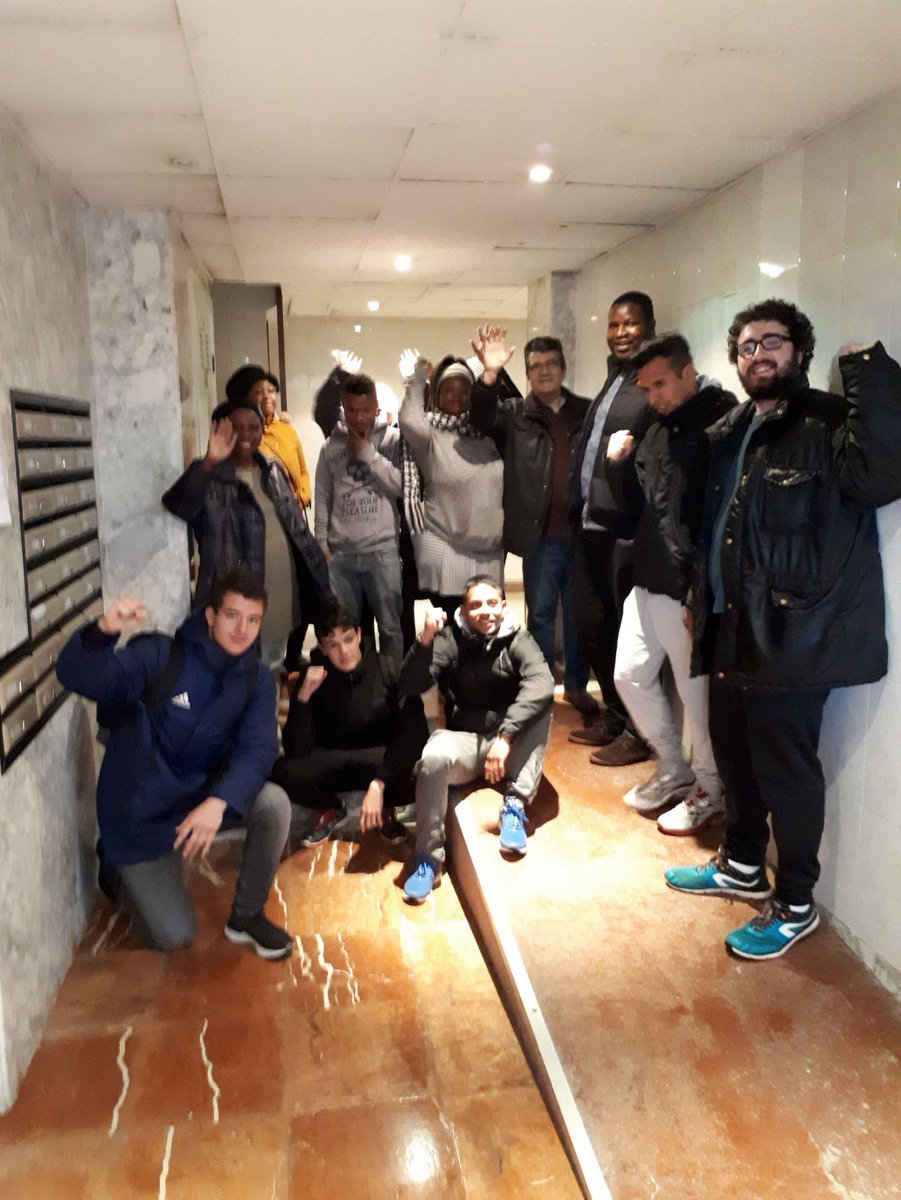 felivelazquez2's tweet photo. La justicia social la solidaridad y el compromiso vence a los poderosos hoy todos contra Bankia desahucio parado otra familia que duerme en su casa https://t.co/ubpNfc79Go