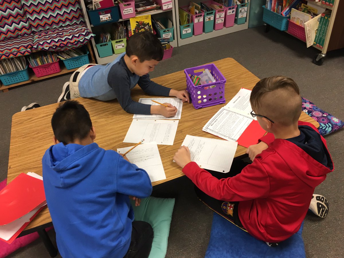 acrestigers's tweet photo. It does a teacher's heart good to see 3rd graders come in excited to dive into a text and use vocabulary strategies first thing on a Monday morning! #harbinses #englishlearners https://t.co/kPIR3PieQd