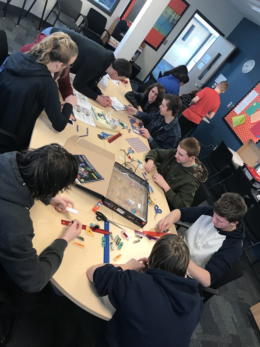 satutty's tweet photo. 8T working the circuits. #bigprojectday #engineeringdesignproject @SQMSwildcats https://t.co/ufGpVTJTLd