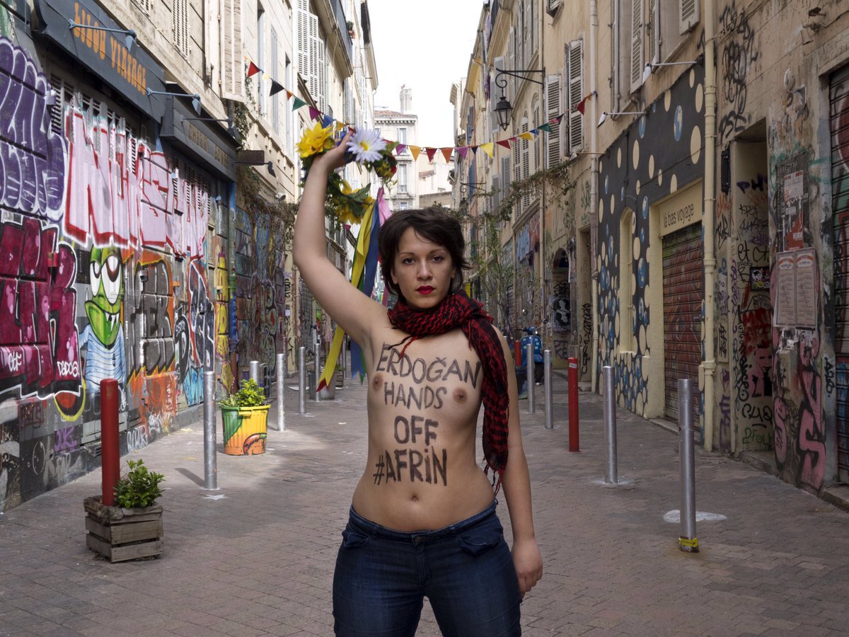 RudawEnglish's tweet image. #Turkey’s Femen feminist group launches protest against Turkish incursion into #Afrin — ‘Erdogan hands off Afrin.’