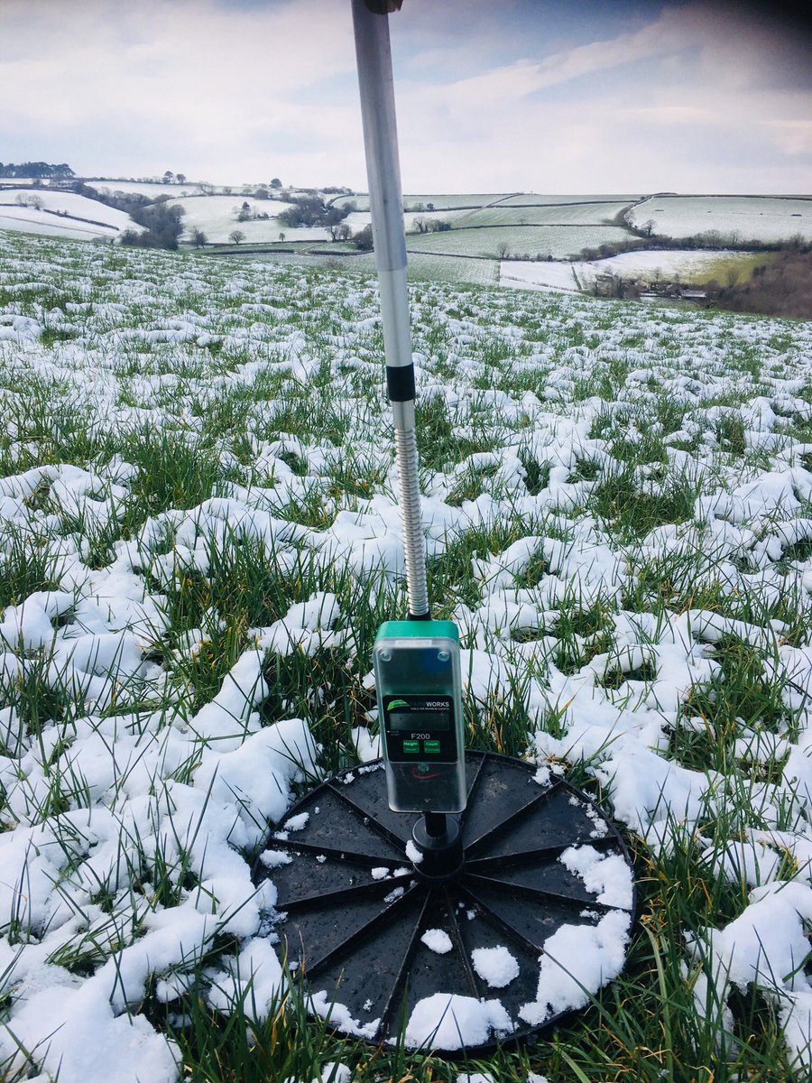 cornishmerryn's tweet photo. It’s under there somewhere! #teamdairy #cornwall #timetothaw https://t.co/fgE8WOMaQx