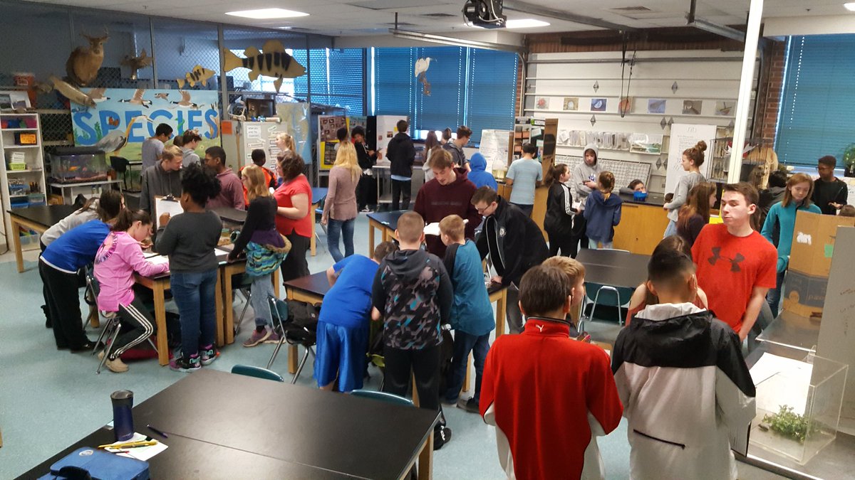 Jenjewabodis's tweet photo. Another great day @SparrowsPointHS! F &amp; W students teaching 6th grade students @SparrowsPointMS Thank you @foundationbcps for funding this worthwhile project to improve literacy and cross curricular partnerships @BCPSSci @BCPS_ELA #readtheoutside #speakingandlisteningskills https://t.co/67dm3bz4ed