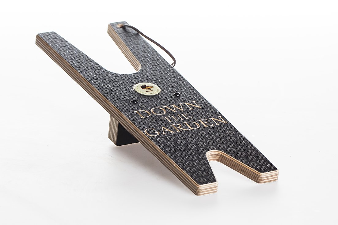 Last day to enter our competition on twitter.  
Win a Boot Jack,  See website for choices &amp; T&amp;C. To enter MENTION @chesterandcooke, LIKE, FOLLOW and RETWEET. Comp ends 9pm tonight. winner chosen at random via tweetdraw. #countrylife #win #dogwalker #horselover #gardener #doglover