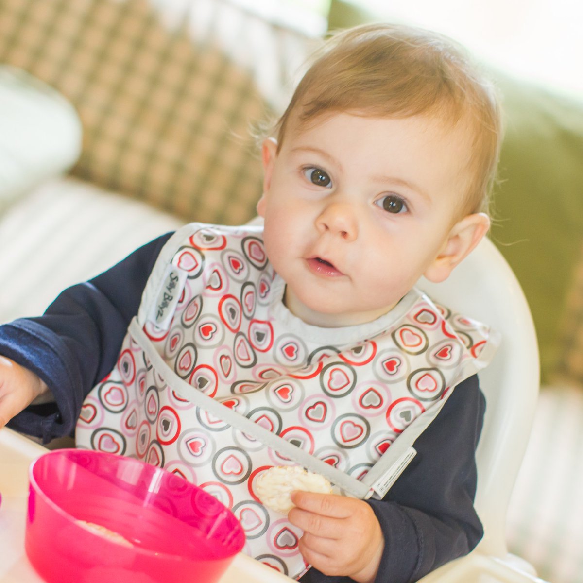 Our waterproof wipe clean bibs even have a pocket to catch all the food. Simply wipe the bib clean and it’s ready for the next meal. bit.ly/2yR9V4i