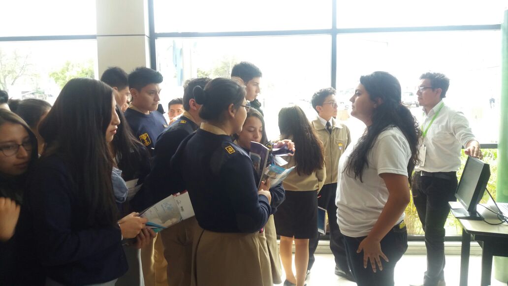 IngSoftwareEspe's tweet photo. Difusión de la carrera en la feria de universidades #YQScamp2018 en donde pudimos hablar con muchos jóvenes de los diferentes colegios de Pichincha. #ESPE #ISoftware https://t.co/Qph4D3bVnK