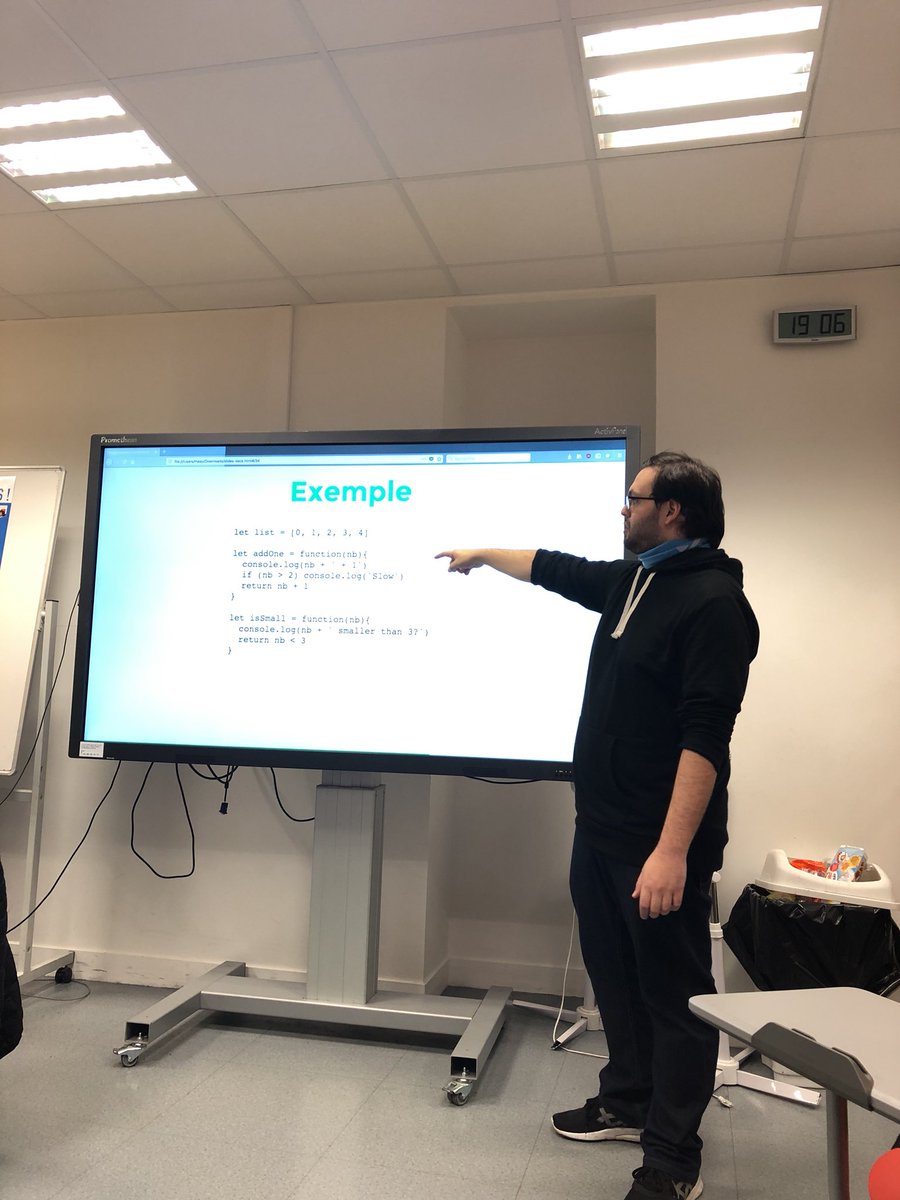 ecole_ipssi's tweet photo. Présentation de la programmation fonctionnelle par @myssass ! 😉☺️👨🏼💻👩🏻💻#IPSSIParis #ecoleinformatique #ecolenumerique #developpeurweb #alternance #meetupIpssi https://t.co/wyv8o0eWHe