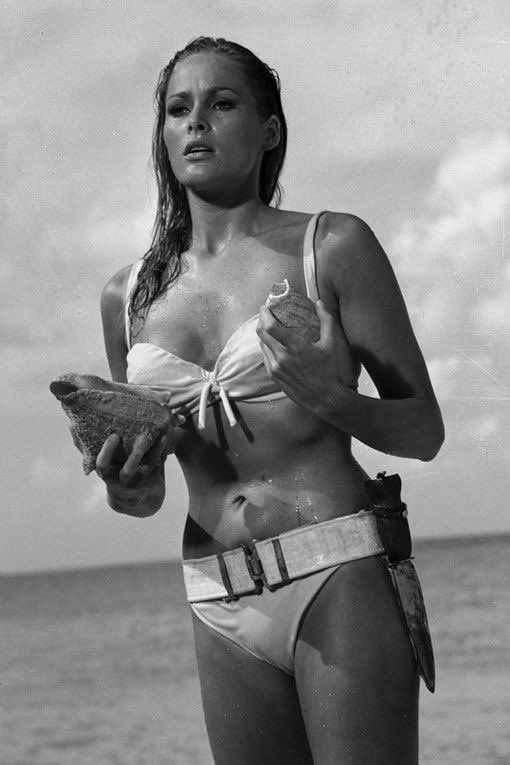 Happy birthday Ursula Andress ! 