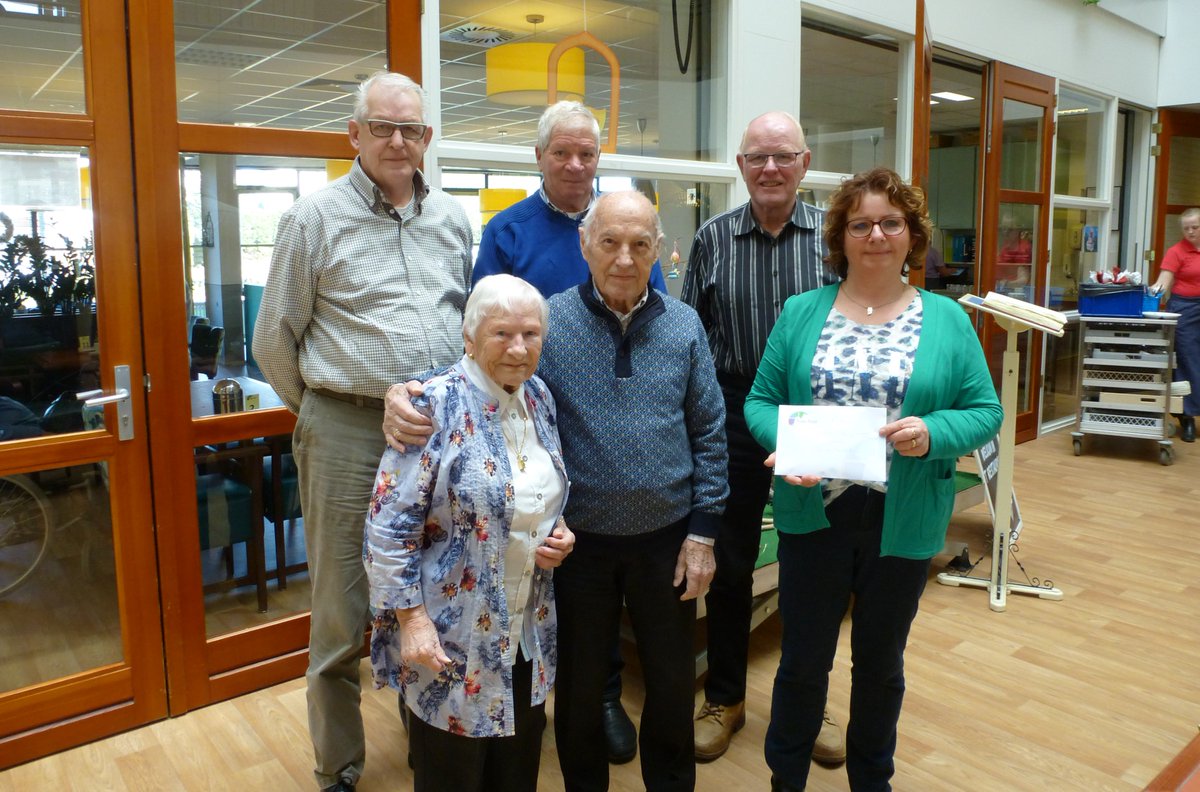 Echtpaar Knebel (bewoners van De Raatstede) vroegen voor hun 75-jarige huwelijk geen bijzondere geschenken, maar een financiele bijdrage voor 'busje Thijs'. Dit resulteerde in een mooi bedrag van €312,-: dprs.nl/echtpaar-knebe…