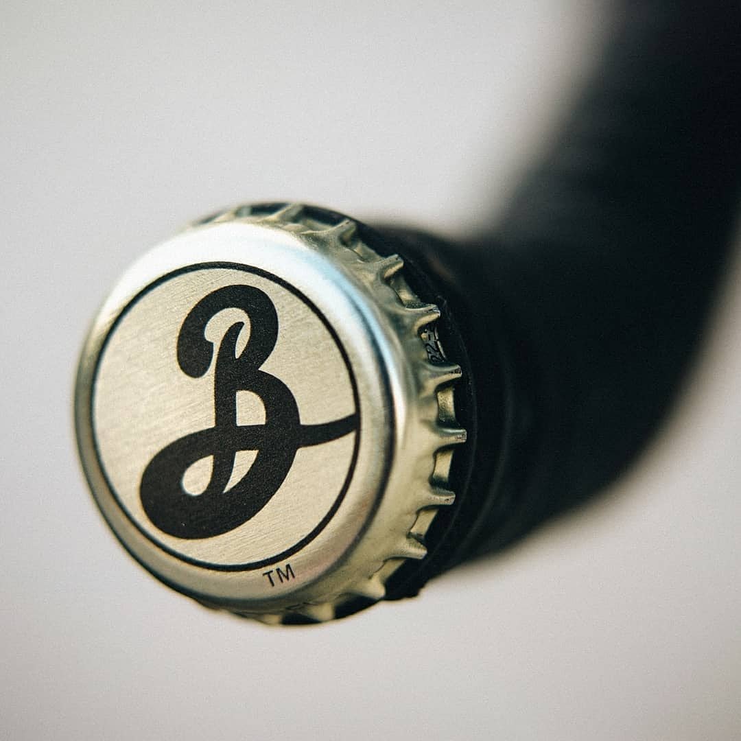 MuckyNutz's tweet photo. Great shot of our Bar Tabs, bottle top end plugs from @cyyycles, featuring @brooklynbrewery 🍻 😎 #Muckynutz #BarTabs #EndPlugs #CycleAccessories #MTB #Cycling #RoadBike #Handlebars #MountainBike #BottleTop #Beer https://t.co/qdXm4tZczf