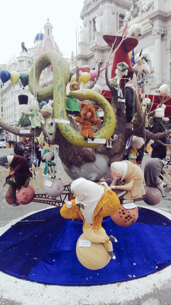 FundacioFull's tweet photo. Falta poquet per a la cremà... #Llegimfalles #elxicotetpríncep18 https://t.co/xrPHe4DjgF