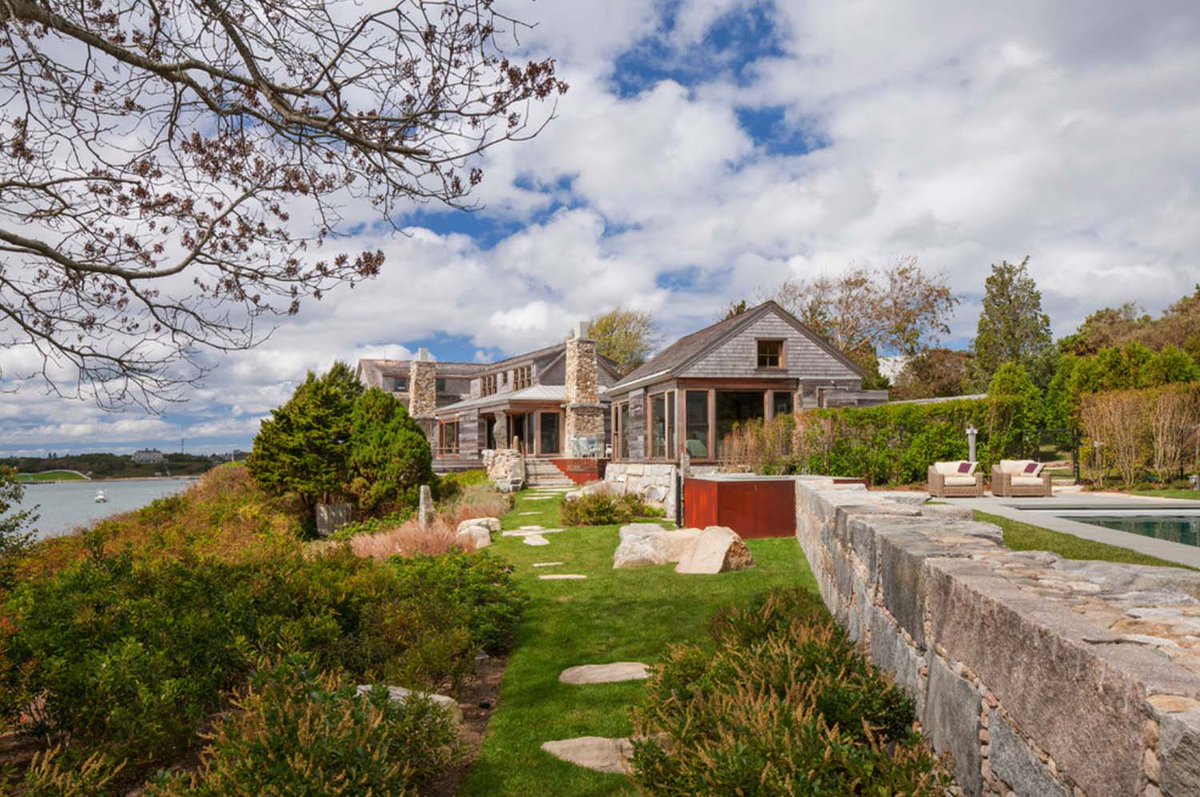 JGantRealEstate's tweet photo. Check out the #guesthome added to this #cottage. https://t.co/1uH7bnvT3N https://t.co/fCZuuEtREb