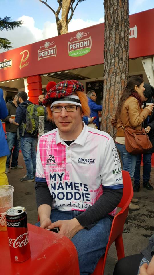 Pleased to be able to wear <a href="/WaterboysRugby/">PROJECX Waterboys</a> colours on the @DoddieGump 'March of 1,000 Headbands' at the weekend in Rome - think I managed the 'Where's Wally' look pretty well...
