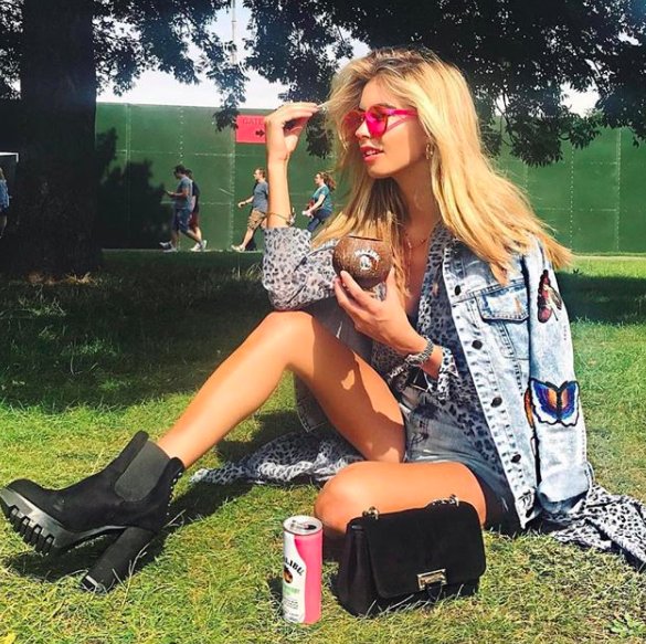 WiredAngel's tweet photo. Blogger babe Amy, wearing our Embroidered denim jacket perfect as we draw closer to Spring  ☀️💕 #WiredAngel 

Get her look here - https://t.co/R5bWLKIcyV https://t.co/YOputA2nzW