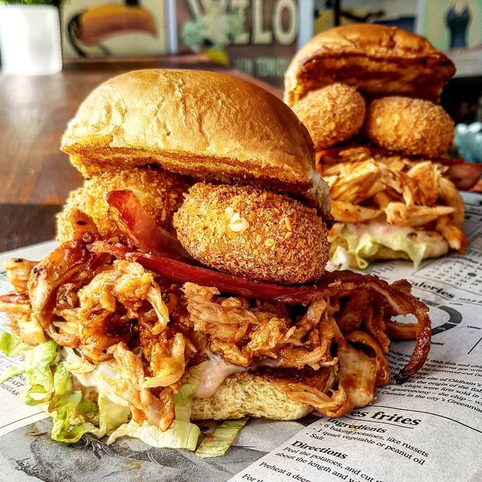 Baby Bel-ieve it!! Our new special !
Shredded chicken, cheese, bacon, Franky's Mayo, buffalo sauce or Pork BBQ and topped with two deep fried Baby Bel's🍔😋😀