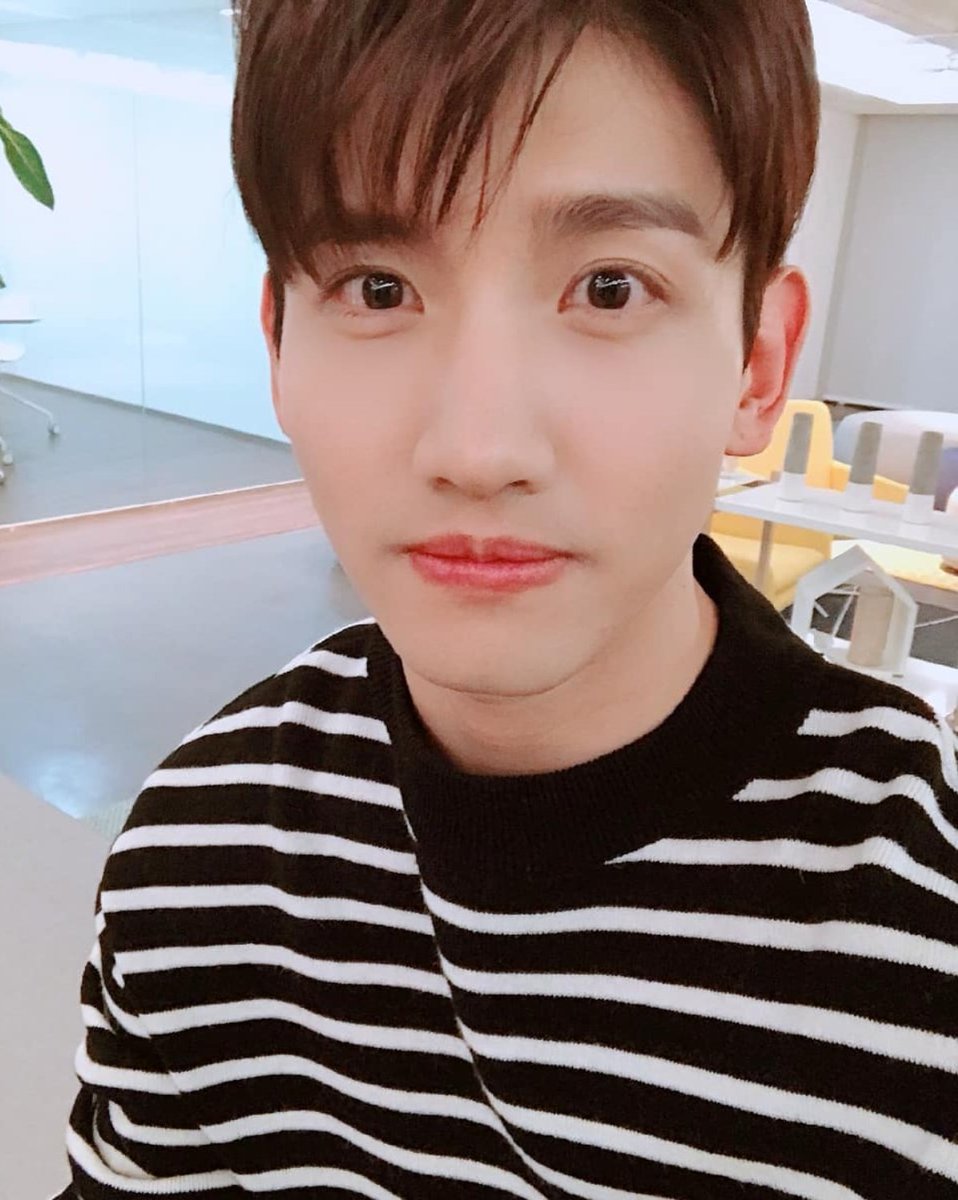 onlykismet's tweet photo. [TRANS] #Changmin's IG update
"Sadly It was a short V app...#technologydevelopment #nonetheless #InLife #NothingWorksMyWay #SeeYouAgainNextTime 😆" https://t.co/SnlRULa7x4