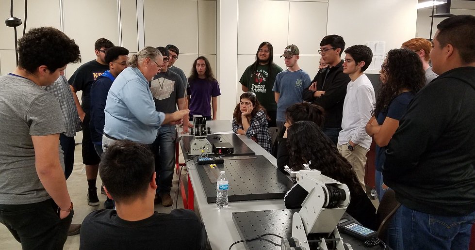 AlamoAcademies's tweet image. Starting the week off with Robot Arm Calibrations for the ATMA SRs.  #AlamoAcademies #ATMA #RoboticsInManufacturing