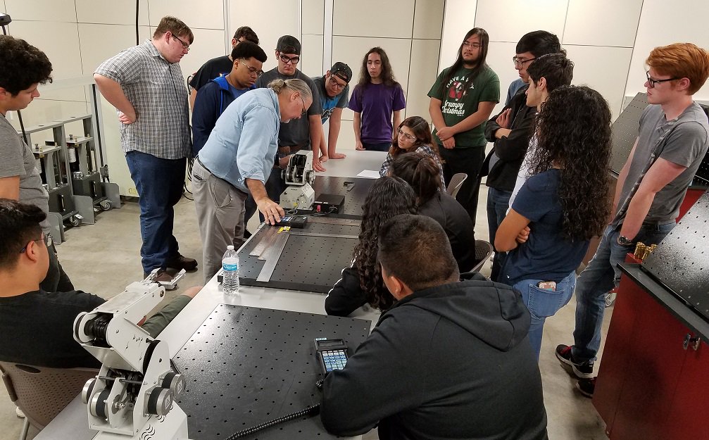 AlamoAcademies's tweet image. Starting the week off with Robot Arm Calibrations for the ATMA SRs.  #AlamoAcademies #ATMA #RoboticsInManufacturing