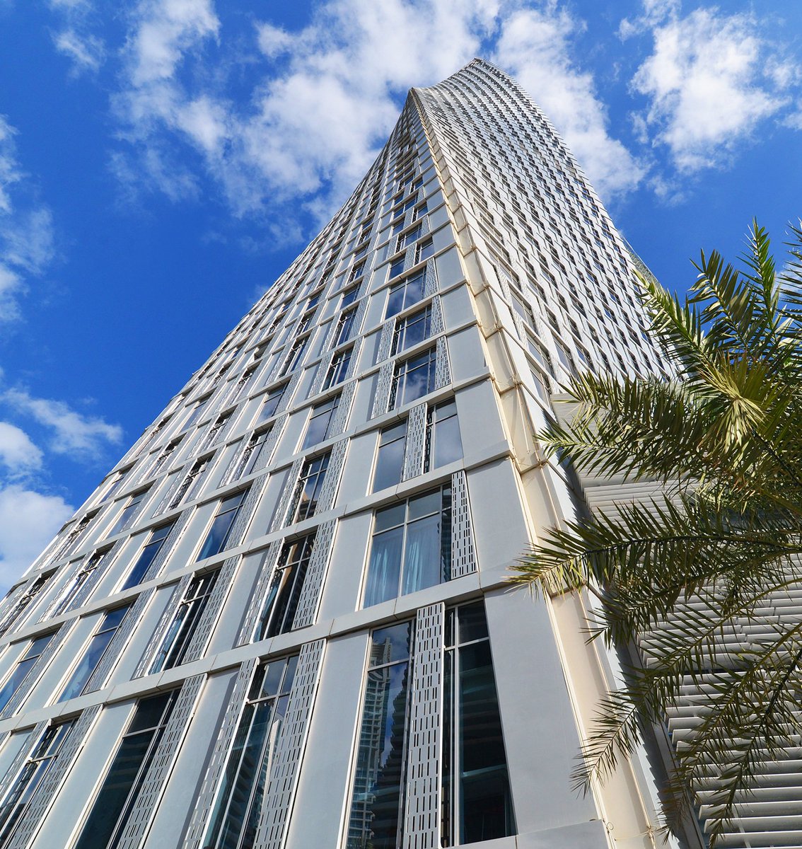 PalmaHolding's tweet photo. In creating Infinity, Palma has realized its unique vision of a building that not only meets the practical needs of its occupants but transcends them to create a work of art. #PalmaProjects #Palma #InfinityCayanTower #CayanTower #Dubai #DubaiRealEstate #DubaiMarina #DubaiProperty https://t.co/sXgAI9QJ9S