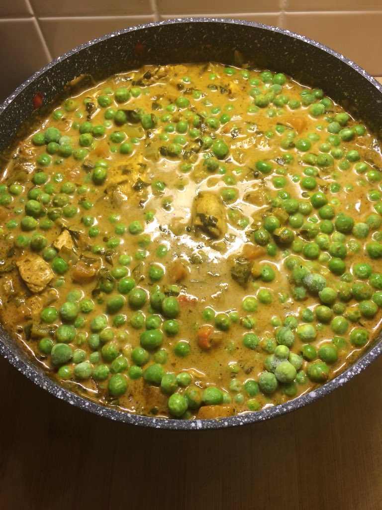 MilnesJonathan's tweet image. Easy “peasy” chicken curry