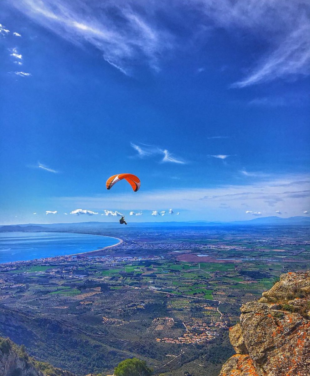 MohamedElAmrani's tweet image. Espectacular foto d’Eva Alaminos. A les portes de la primavera, la badia de Roses imponent a vista d’ocell. #VisitRoses