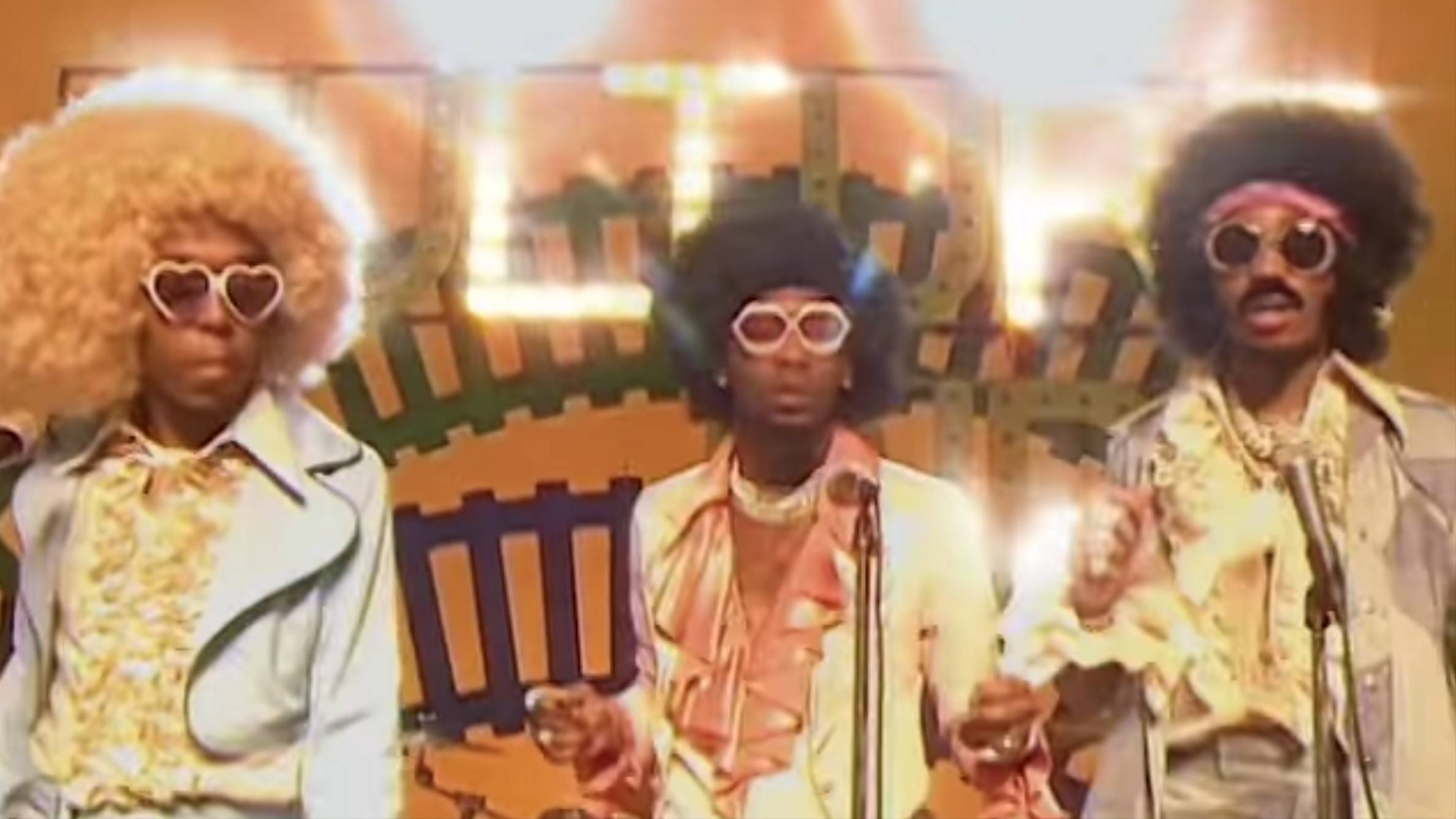 Talk the talk and walk the walk. Walking like a talking клип актеры. The bbc like to walk dds like правило. I wanna be you save you текст. Migos culture 2.