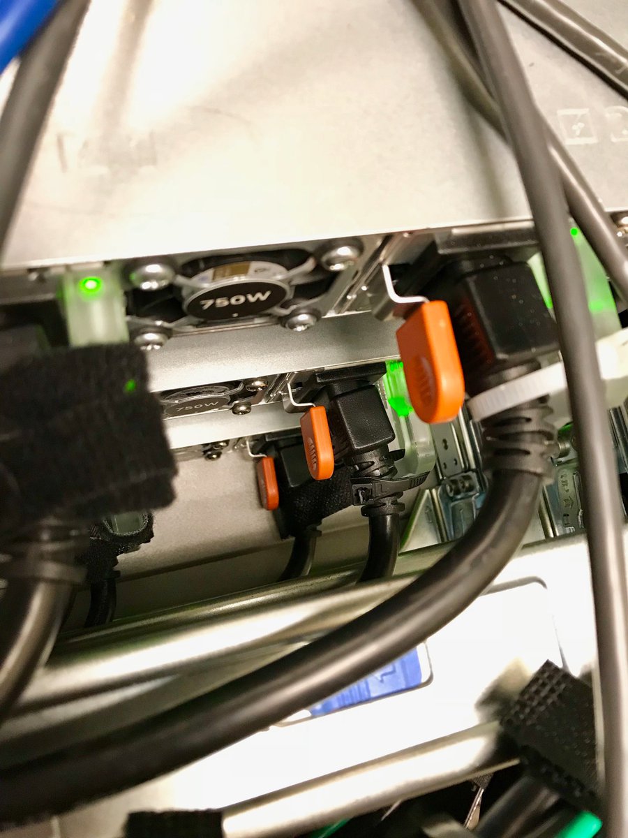 Does this drive anyone else bonkers? #notquiteright #velcroalready #seatitproperly! #ugh Happy #Monday