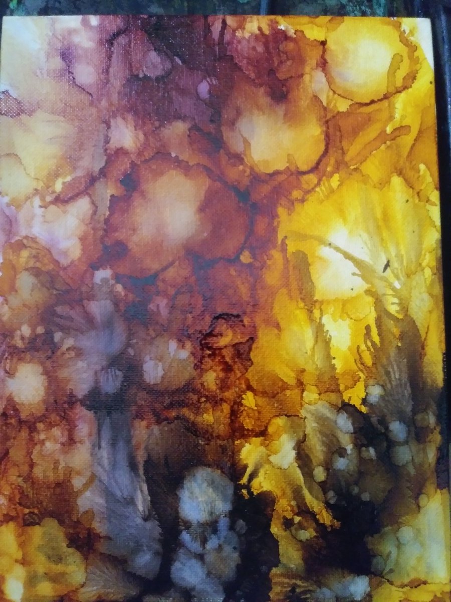 ComicArtbyMAR's tweet photo. 20 degree weather ensures these hands arent going to control a brush anytime soon, so as much as id love to control my art fluid it will be until I can hold a brush again #abstractart #MondayMotivation #artist #alcoholink #INK #march #faerie https://t.co/GxM8n2nIgy