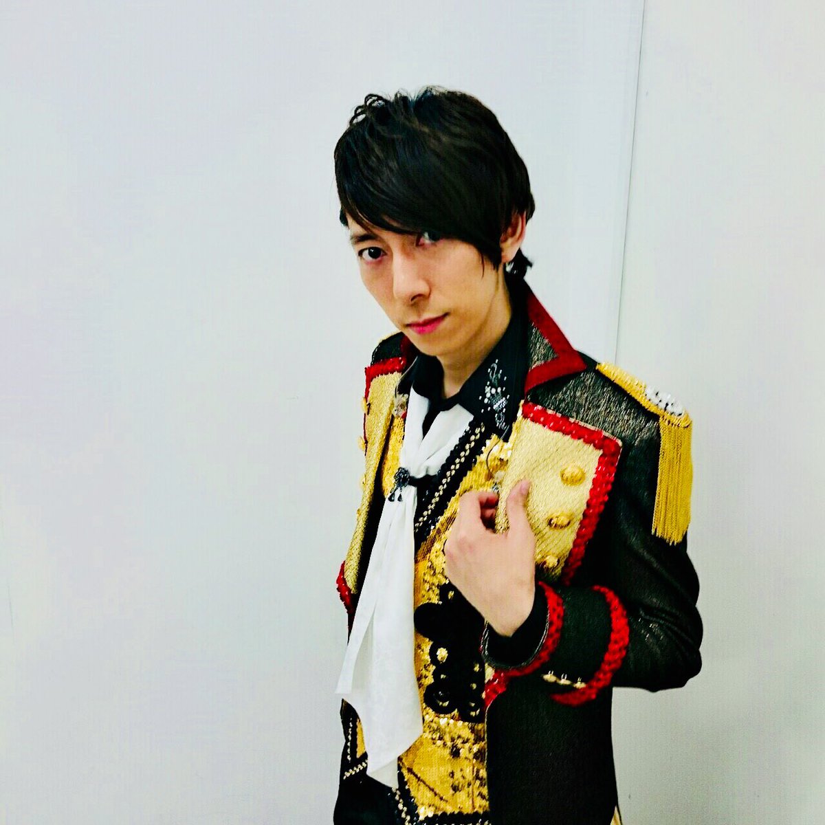 羽多野渉 公式 בטוויטר ライブ衣装も本当に素敵なものを作って頂きました こちらはking ステージに負けない 煌びやかなデザインです