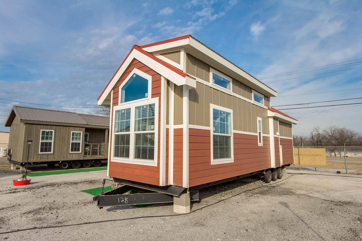 TitanFactoryDir's tweet image. The Malibu APH 505 #tinybutmighty 💪#spaciouskitchen #builtinstorage #barndoorcloset, #washeranddryer. Let us know what you think! For more, bit.ly/2FKHppo #parkmodel #farmerssink #mosiactile #livingsmall #savingbig