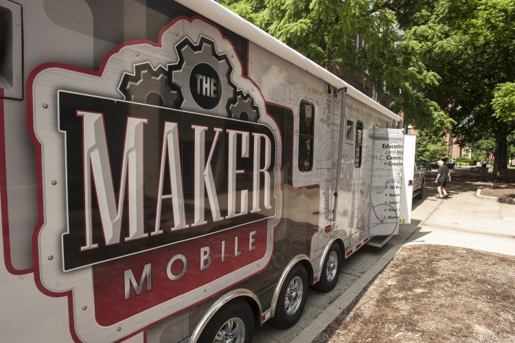 MakerMobileIN's tweet image. Big shout out to our new corporate sponsor BELLA BUILT ROOFING! bit.ly/2HO74tJ Their donation will help sponsor free Maker visits for all @NAFCSuccess elementary schools. Check out bit.ly/2FW9Gpu to schedule your FREE visit! Thx BBR!
#builttocreate #makered