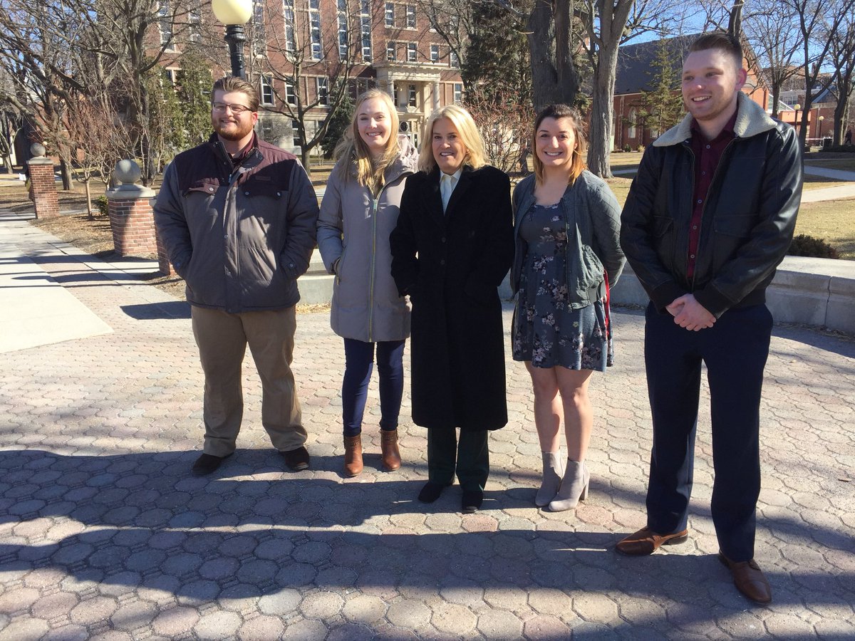 NewsMarkLeland's tweet photo. #PulseOfAmerica @greta talking with students @stnorbert in #DePere about today’s #politics; @fox11news #TownHall tonight at 7 streamed #LIVE https://t.co/CwQQQTxh3I https://t.co/aj4gSw0hf6