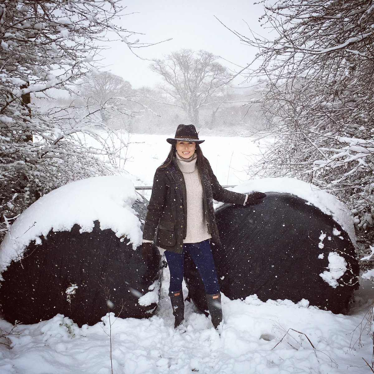Charrr139's tweet photo. The good life 🌿 #countrysidelove #villagelife #devonlife #devonshire #snowwalks #wrappedupforwinter #snowisfalling #snowsnowsnow #breathinginthesnowflakes #whitestuff #snowday2018 #winterwonderland #ithoughtitwasspring? #barbourwayoflife #snowisbackintown #snow #hicksandbrown https://t.co/cXAck2awTu