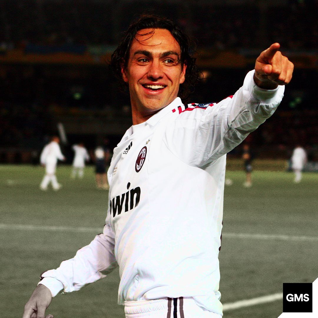 Happy birthday to one of the greatest defenders to grace football, Alessandro Nesta! 