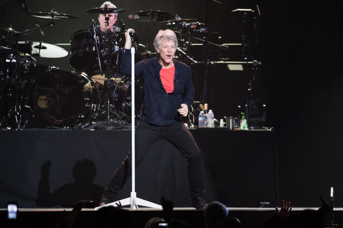 setlistfm's tweet photo. #BonJovi 3/17 T-Mobile Arena Las Vegas, NV 📸: @wayneposner #ThisHouseIsNotForSaleTour https://t.co/A0NwFP6PDU