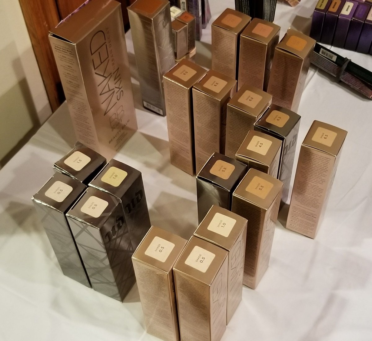ServingFaces's tweet photo. Grabbing goodies!!!!
#makeup #shopping #followus #spree #makeupbuy https://t.co/AuwB55qxt2