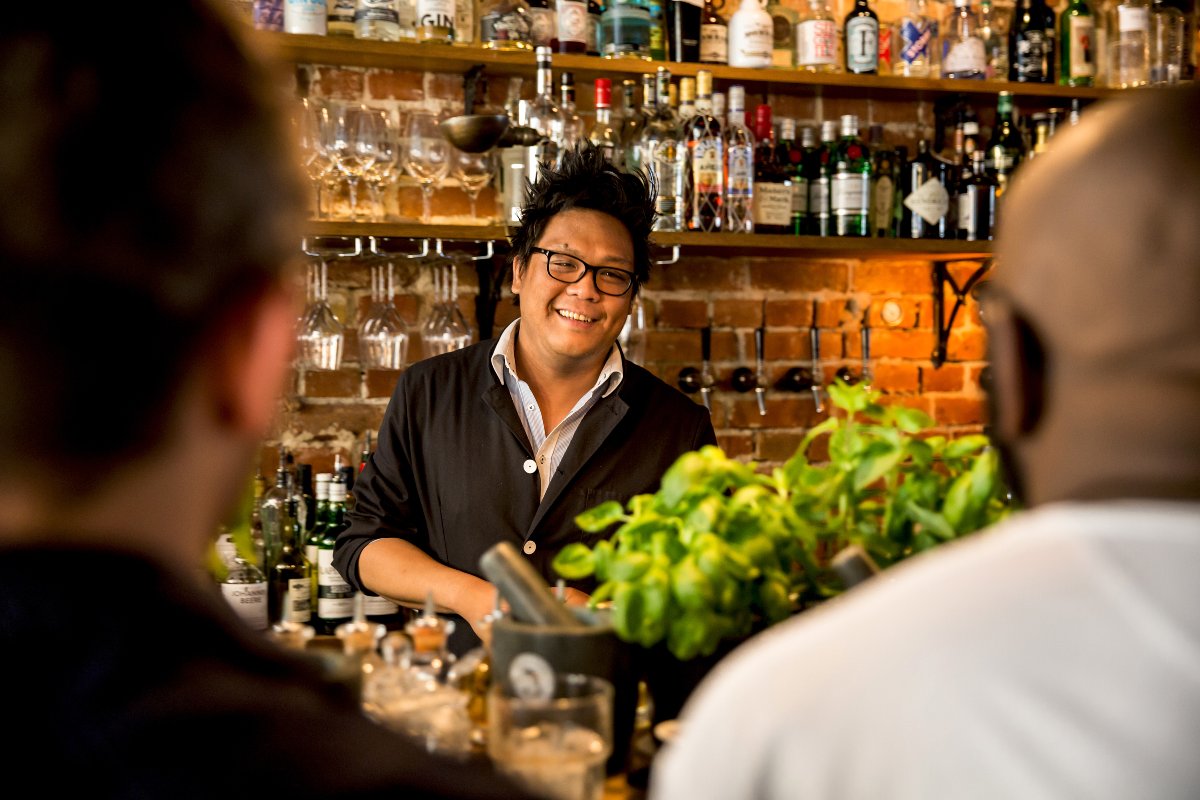 thomashenry_de's tweet photo. ๐ก Tomorrow, @BonnieMixology will be talking about ๐ฟ"The Art of Sustainable Mixing" in his Livestream Bar Academy! ๐ฅ Sign up now: https://t.co/hdZEJRHjz3
#thbar #baracademy #thomashenrybaracademy #bar #academy #livestream #live #sustainable #mixing #thomashenry https://t.co/UtnBxRtNA2