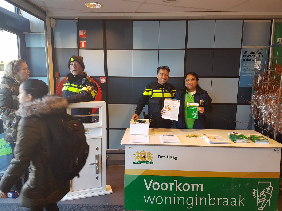 MarinaDH070's tweet photo. #Preventieactie #TegenWoningInbraak @GemeenteDenHaag  @PolZuiderpark @POL_RustOostbrk We stonden in @albertheijn Apeldoornselaan. Goede samenwerking💪👍 #Veiligheid @Tegen_Inbraak https://t.co/Jt1vQVaOGa