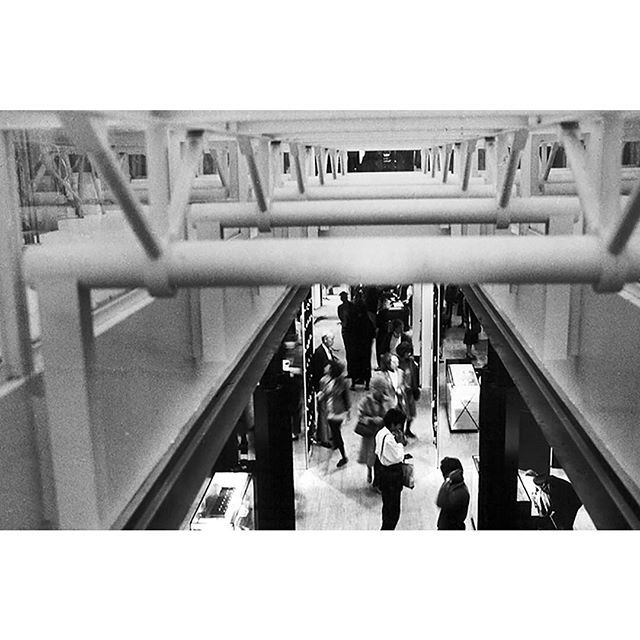 LUISA VIA ROMA concept store ‘84 - ’95
Moving back a new front compared to the existing one we have exalted the nineteenth-century façade, creating a new, parallel but distant one. An isolated embryo of contemporary language, the suggestion of a new-buil… ift.tt/2IBruY9