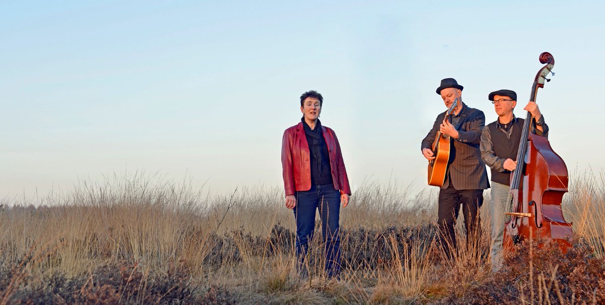 Het geweldige #huiskamerconcert van Moorland in De Blauwe Schuit in Winsum op zondag 25 maart om 14:30. We kunnen haast niet wachten! Kaartjes via <a href="/EventbriteNL/">Eventbrite NL</a> op: eventbrite.nl/e/tickets-moor… Maximaal 50 kaartjes beschikbaar, dus wees er snel bij!