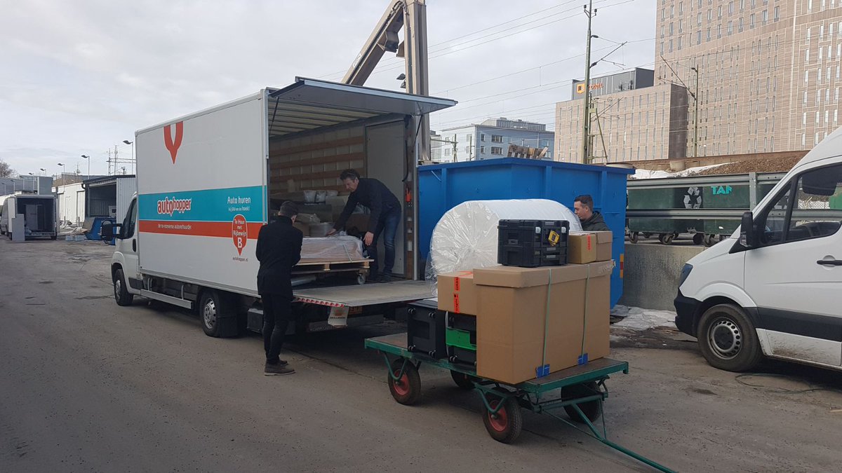 Team Lune (Niels, Martin, Wido en Bas) heeft vandaag hard gewerkt om de stand 1760 in Hal A, tijdens de Passenger Terminal Expo in Stockholm in optima forma te krijgen. One team - one mission. Morgen om 10:00 uur is het showtime! 🇳🇱🚚✈️🇸🇪💪🏼💪🏼