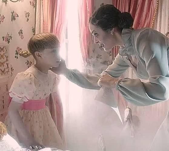 Иллюстрация к рассказу сыновья осеева. Сын как девочка рассказ. Сын как девочка рассказ. Мальчик в платье феминизация. Мальчика переодели в платье сестры.