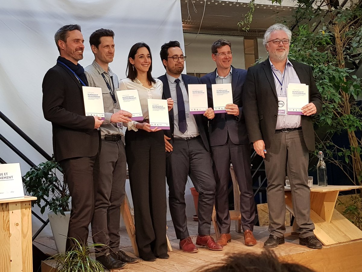 BdGEORGES's tweet photo. Soirée de lancement du Livre Blanc "Numérique et Environnement"
26 propositions pour lancer le débat et faire de la transition numérique un accélérateur de la transition écologique #LivreBlancEcoloNum https://t.co/f7DoHAXRVX https://t.co/KxT8vUCqqz