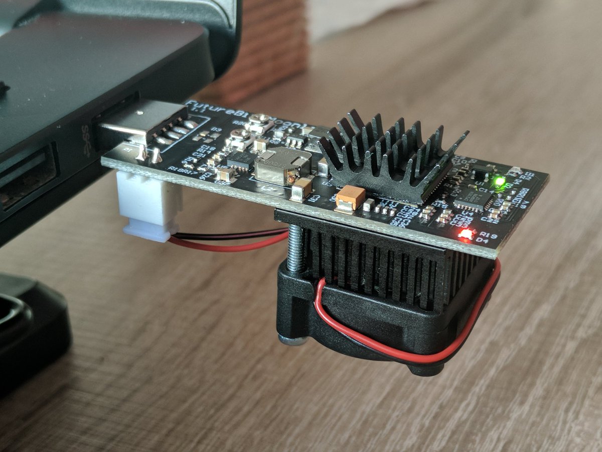 blockchain_gal's tweet photo. Probando o trebello (ASIC de 64 unidades de procesamento) deseñado por @JStefanop1 #FutureBit #Moonlander2 para #Scrypt (Algoritmo de hashing empregado por #Litecoin entre outras criptomoedas) https://t.co/ZWGIf90Z31