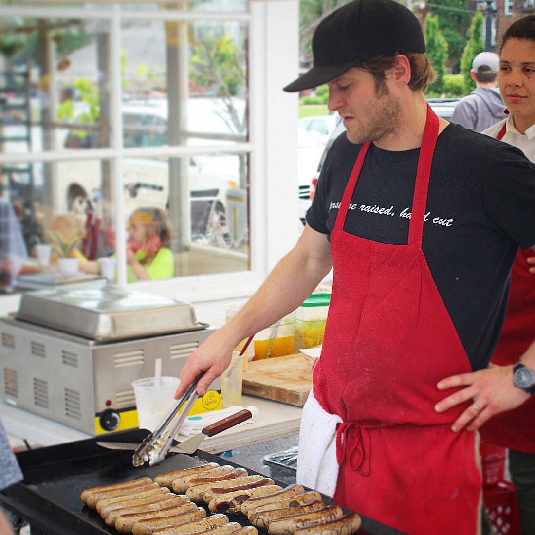 GusGusFunBus's tweet image. Be sure to mark your calendars for this yr's #TasteOfMaplewood coming on Sat., May 19. There's so much great food and drink available at this event