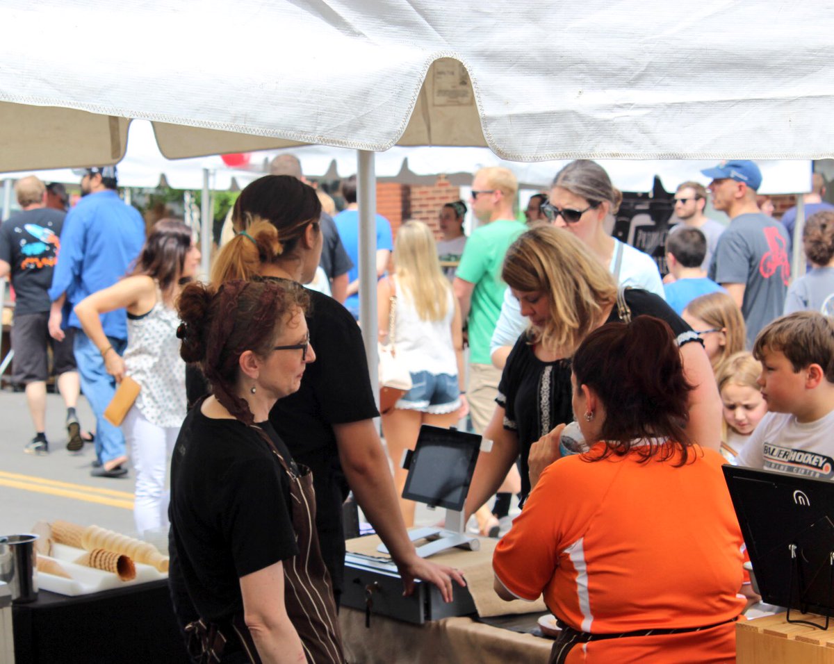 GusGusFunBus's tweet image. Be sure to mark your calendars for this yr's #TasteOfMaplewood coming on Sat., May 19. There's so much great food and drink available at this event