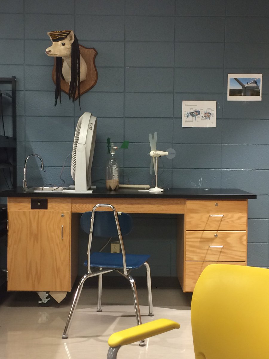 jg514071apes's tweet photo. These fans behaved just like real life windmills. They are a way to produce cleaner energy that is renewable. #apesenergy @franklinlorax https://t.co/rZq1QizgH4