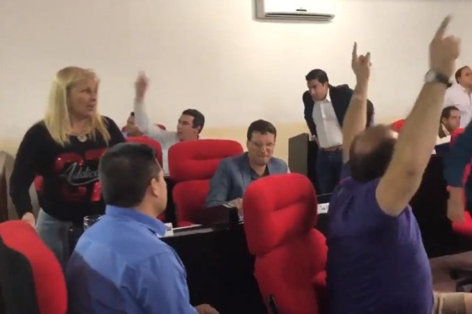 San Miguel adhirió al Pacto Fiscal y la oposición cantó “el hit del verano” contra Macri
goo.gl/hUQf9o