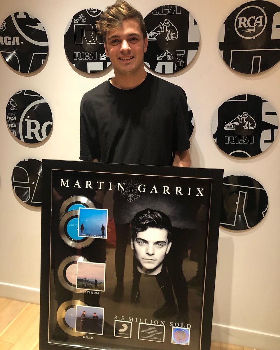 garrixnews's tweet photo. 📀💿📀💿 https://t.co/oAumO3UkYc