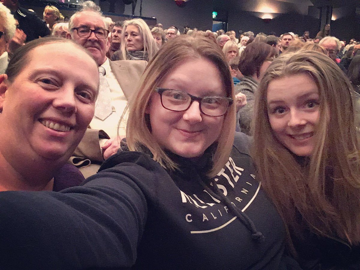 Terrie_A_Jones's tweet photo. LOVE!!!!! Of course I laughed, of course I cried... of course @seany180 and the cast of Blood Brothers were amazing! #rollonnexttime https://t.co/fdNBj9v5TN