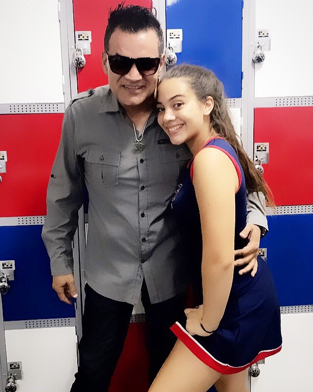 toninhoalemao's tweet photo. Não existe algo mais prazeroso que um carinho verdadeiro!!! Te amo minha linda!!!❤️❤️❤️
#colegiobonvenuto #ciashow #ciashowbonvenuto #amorverdadeiro #diretortoninhobonvenuto #sucesso https://t.co/j6tEI35DuC